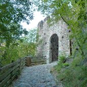 weg zur burg runkelstein