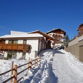 abzweigung weg richtung reiterjoch winter bei hotels sonnalp cristall winter