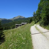 wanderweg von kuehhof zum latzfonser kreuz