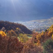 kirchbach tal blick auf naturns herbst