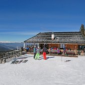 messner joch huette unter rosengarten winter skigebiet carezza oberhalb frommeralm