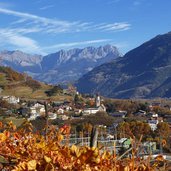 naturns dorf im herbst