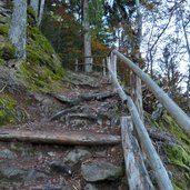 steiler aufstieg weg nach tschaufen