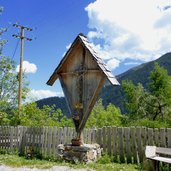 kreuz bei mitterhof oberhalb von tabland naturns