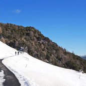 weg nr vinschger hoehenweg bei st martin im kofel winter