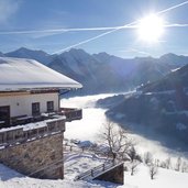 stuls nebel ueber st leonhard in passeier dahinter sarntaler alpen winter