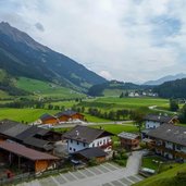 ridnauntal bewoelkt westlich von ortschaft ridnaun hoefe