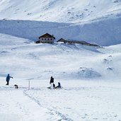 talschluss pfelderer tal bei lazinser alm winter wanderer