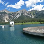 reschensee bei staudamm