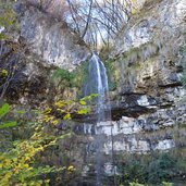 wasserfall oberhalb von entiklar