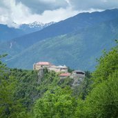 blick auf schloss rodenegg