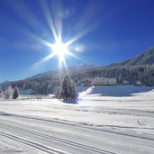 ridnauntal winterwanderweg am bach und ski langlaufloipe bei ridnaun dorf