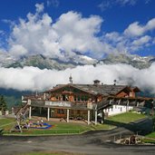 klausberg ahrntal bergstation und kristallalm nebelwolken