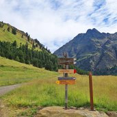 wegweiser matschertal unterhalb der matscher alm