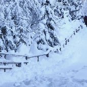 winter wanderweg e bei weissenstein schatten