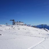 schutzhuette rittner horn haus winter bergstation skilift