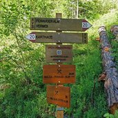 wegweiser bei abzweigung klosteralm