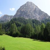 lungkofel bei prags dahinter sarlkofel