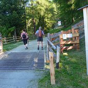 wanderweg nach radlsee bei kuehhof latzfons