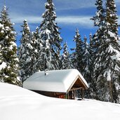 huette am rosskopf winterwanderweg flaner joechl