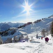 winterwanderweg flaner joechl bei bergstation rosskopf bahn