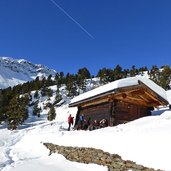 martelltal mit peder stieralm winter wanderer