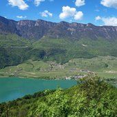 leuchtenburg blick auf kalterersee und kaltern fr