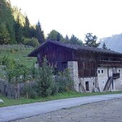 parkplatz fischnaller hof am lehensweg oberhalb von grasstein