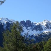 blick in richtung sulzspitze und schoenjoch sarntaler alpen