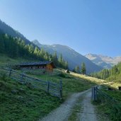 weg kirchbergtal ulten bei koellgrub huette