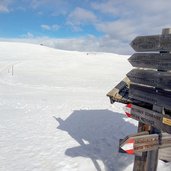 seiser alm winter puflatsch wanderweg menschen