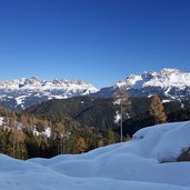 blick auf rosengarten und latemar winter