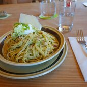 nudel mit zirmpinien pesto