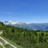 reschen hoehenweg zum dreilaendereck dahinter samnaungruppe