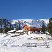 villanderer alm mair in plun huette winter