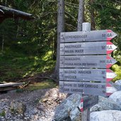 wegweiser bei haunold bergstation