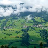 blick auf telfes im nebel