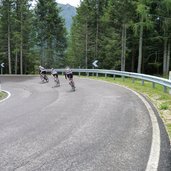 jaufenpass strasse bei walten kehre radfahrer