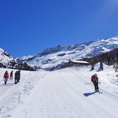 melager alm winter wanderer und langlauf loipe skifahrer