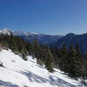 winterlandschaft am forstweg zur weizgruber alm