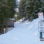 ende rodelbahn weizgruber alm oberhalb von parkplatz