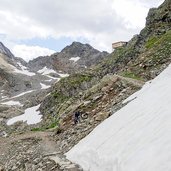 mountainbike tour weg richtung pfelders blick zurueck stettiner huette