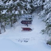 winterweg rodelbahn forstweg zirogalm wegweiser