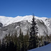 blick richtung kreuzjoch und steinjoch bis sattelberg brenner winter fr