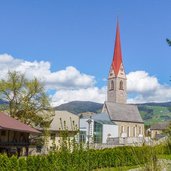 ortschaft schabs mit kirche