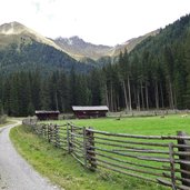 blick ueber karbachtal richtung mariedl spitze