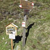 toblacher hoehenweg silvestertal herbst wegweiser steinbergalm