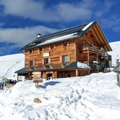 rifugio resciesa raschoetz huette winter