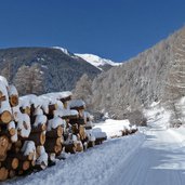 taufers muenstertal winter avignaweg holz