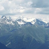 blick auf die pfunderer berge mit hohe wilde dahinter zillertaler alpen